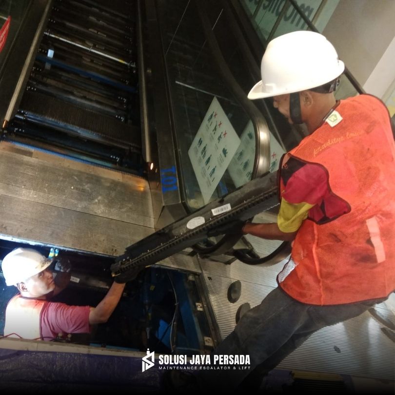 Maintenance Escalator